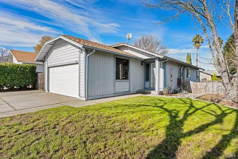 572 Empire Dr, Ukiah, CA 95482