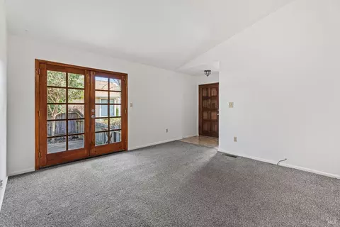 572 Empire Dr, Ukiah, CA 95482 photo 2