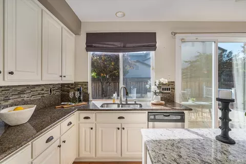 Kitchen - 520 Juniper Ln, Windsor, CA 95492 photo 4 of 4