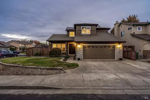 520 Juniper Ln, Windsor, CA 95492