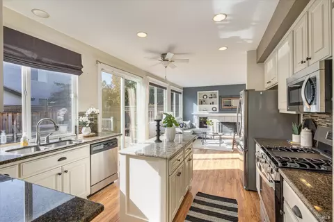 Kitchen - 520 Juniper Ln, Windsor, CA 95492 photo 3 of 4