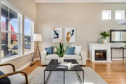 Living - 520 Juniper Ln, Windsor, CA 95492 photo 1 of 3