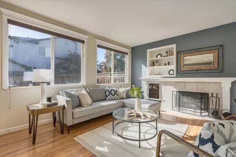Living - 520 Juniper Ln, Windsor, CA 95492 photo 2 of 3