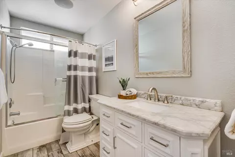 Bath - 520 Juniper Ln, Windsor, CA 95492 photo 3 of 4