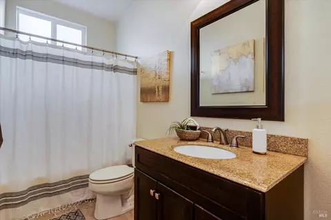 Bath - 520 Juniper Ln, Windsor, CA 95492 photo 2 of 4