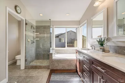 Bath - 520 Juniper Ln, Windsor, CA 95492 photo 4 of 4