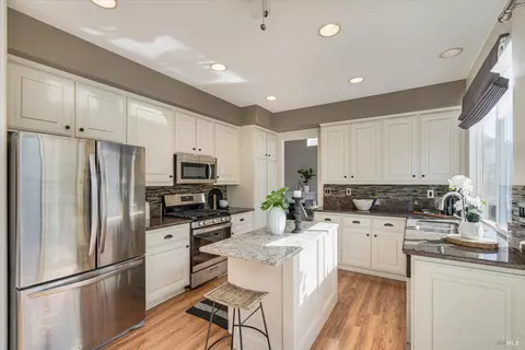 Kitchen - 520 Juniper Ln, Windsor, CA 95492 photo 2 of 4