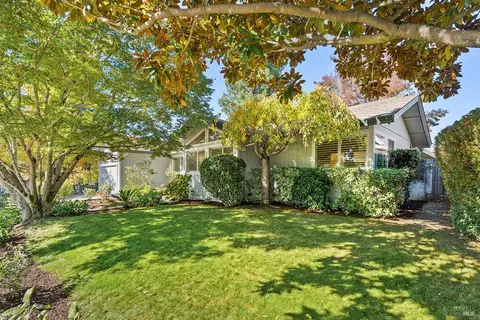 8050 Hill Dr, Sebastopol, CA 95472