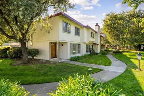 100 Scotia Ln, Novato, CA 94947