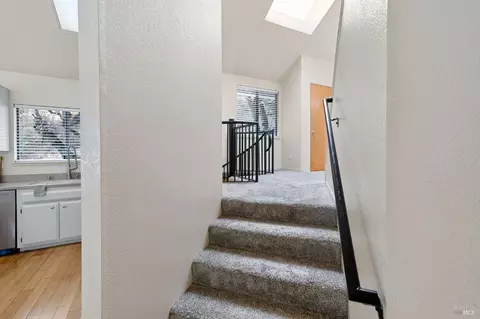 Entry Way - 30 Beechwood Ct, Napa, CA 94558 photo 6 of 12