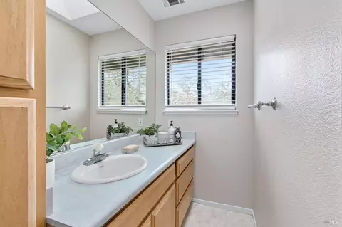 Bath - 30 Beechwood Ct, Napa, CA 94558 photo 4 of 9