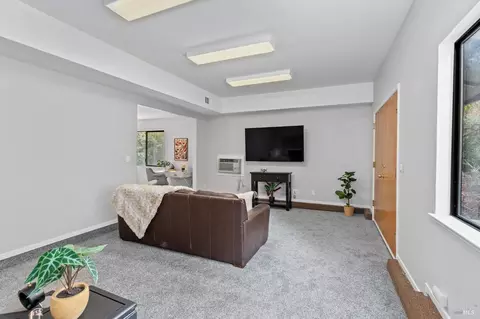 Living - 30 Beechwood Ct, Napa, CA 94558 photo 5 of 6