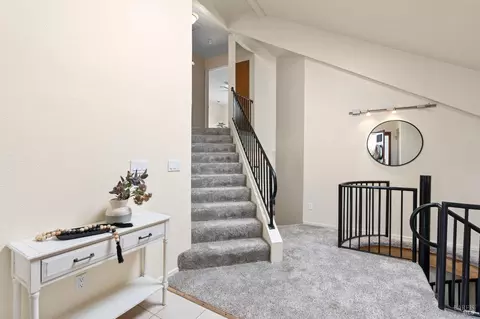 Entry Way - 30 Beechwood Ct, Napa, CA 94558 photo 4 of 12
