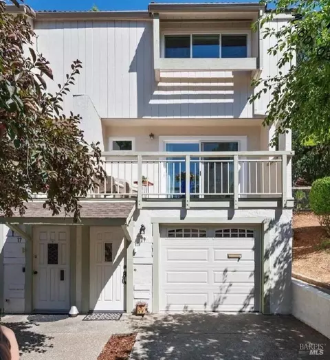 19 Libra Dr, Novato, CA 94947