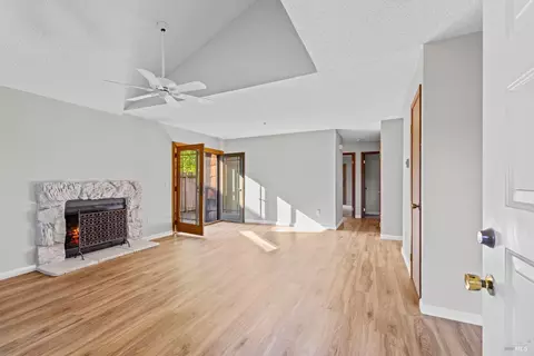 8132 Sunflower Dr, Cotati, CA 94931 photo 2