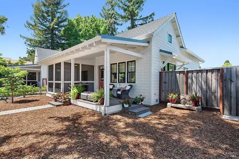 107 Kennedy Ln, Healdsburg, CA 95448