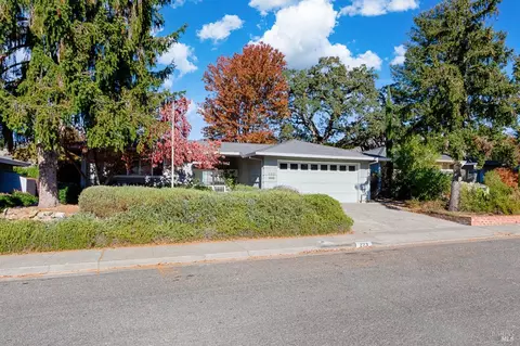 223 Belhaven Ct, Santa Rosa, CA 95409