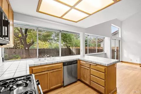220 La Quinta Dr, Windsor, CA 95492 photo 13
