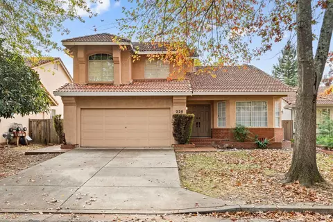 220 La Quinta Dr, Windsor, CA 95492