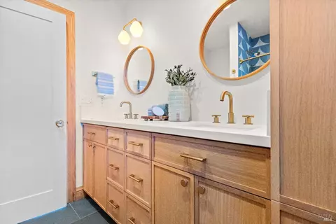 Bath - 247 Murphy Ave, Sebastopol, CA 95472 photo 2 of 6