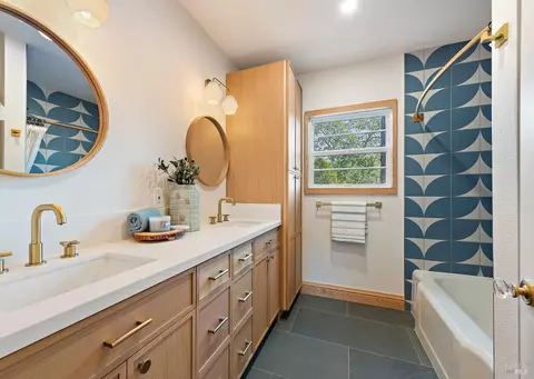 Bath - 247 Murphy Ave, Sebastopol, CA 95472 photo 1 of 6