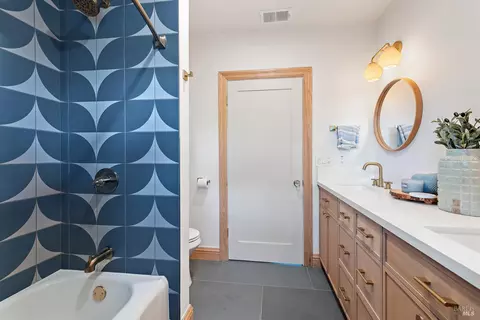 Bath - 247 Murphy Ave, Sebastopol, CA 95472 photo 4 of 6