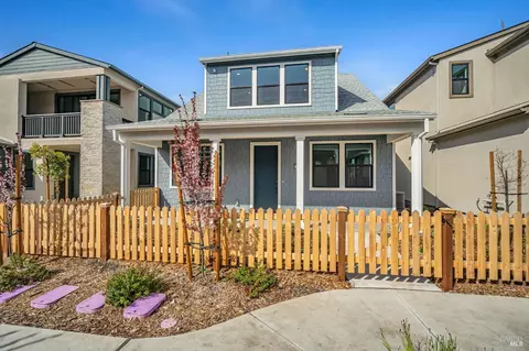 1542 Waterside Ln, Rohnert Park, CA 94928