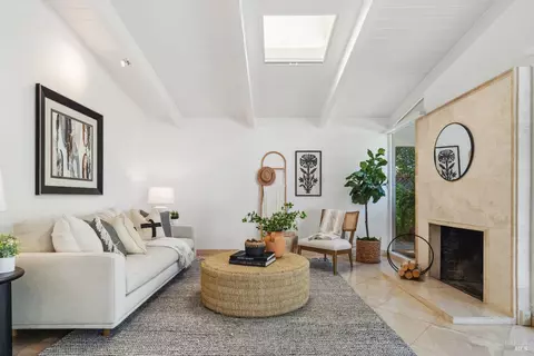 1059 Las Pavadas Ave, San Rafael, CA 94903