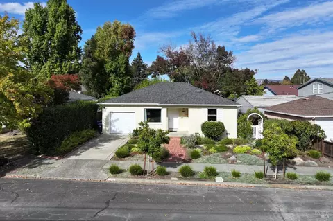 2712 Illinois St, Napa, CA 94558