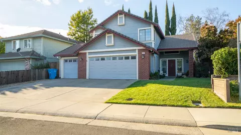 210 Holly Ct, Dixon, CA 95620 photo 2