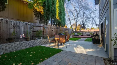 210 Holly Ct, Dixon, CA 95620 photo 23