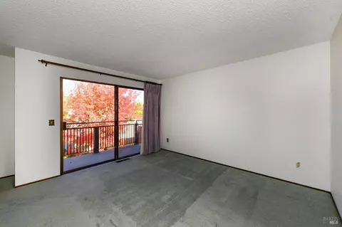 Living - 178 La Mancha Dr, Sonoma, CA 95476 photo 3 of 3