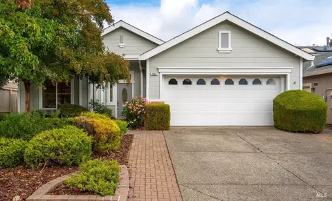 204 Clover Springs Dr, Cloverdale, CA 95425