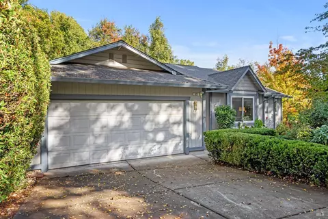 925 Hazel Ave, Ukiah, CA 95482