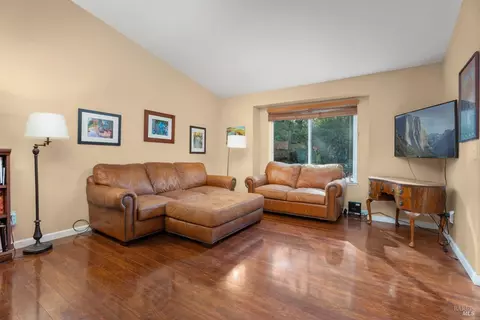 925 Hazel Ave, Ukiah, CA 95482 photo 3