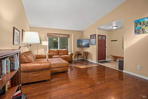 925 Hazel Ave, Ukiah, CA 95482 photo 2