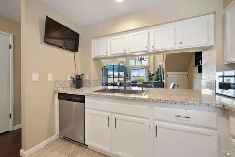 130 Nantucket Ln, Vallejo, CA 94590 photo 5