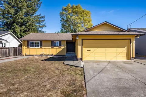 7982 Beverly Dr, Rohnert Park, CA 94928