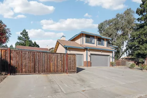 106 Fallen Leaf Dr, Vacaville, CA 95687 photo 4