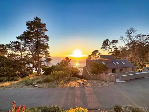 33755 Yardarm Dr, The Sea Ranch, CA 95497