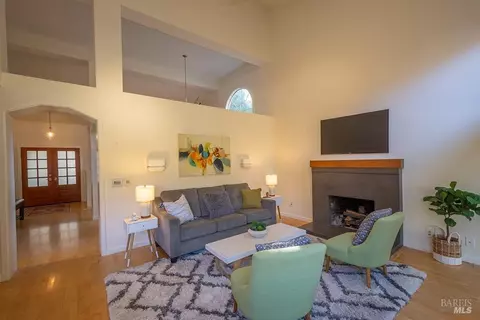 225 La Quinta Dr, Windsor, CA 95492 photo 9