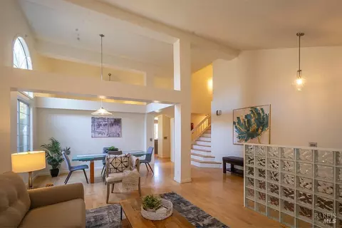225 La Quinta Dr, Windsor, CA 95492 photo 2