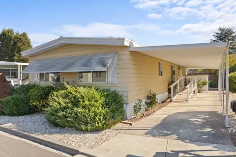 41 Somerset Dr, Santa Rosa, CA 95401