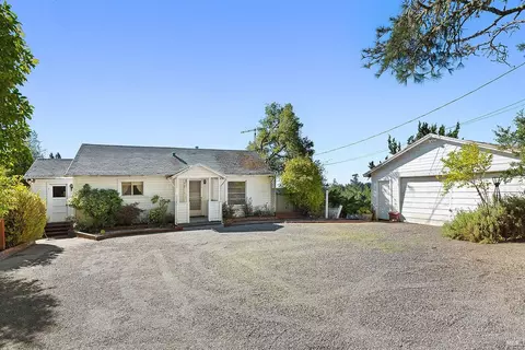 12089 Fiori Ln, Sebastopol, CA 95472