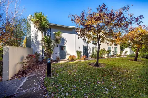 1074 Marina Dr, Napa, CA 94559