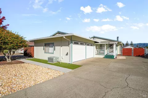 1359 Despina Dr, Ukiah, CA 95482