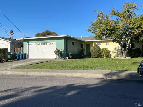 1421 Sierra Dr, Petaluma, CA 94954