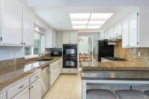 9163 Piccadilly Cir, Windsor, CA 95492 photo 11