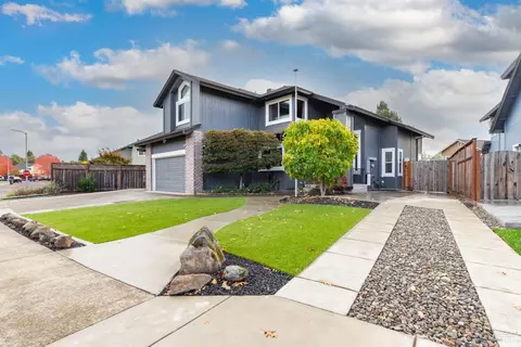 9163 Piccadilly Cir, Windsor, CA 95492