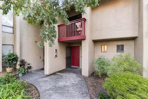 44 Redwood Ct, Santa Rosa, CA 95409